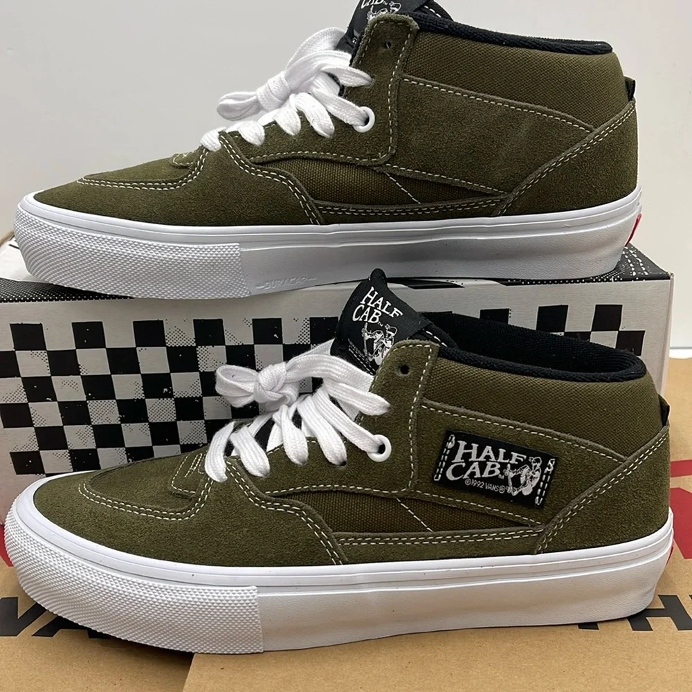 Vans WMNS Skate Half Cab Dark Olive
VN0A5FCDDOL
Sneakers - Picture 1 of 16
